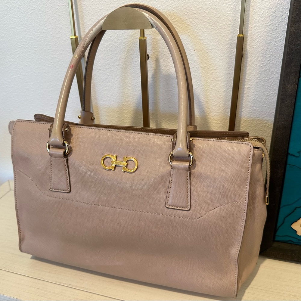 FERRAGAMO TOTE (some rubbing &marks)